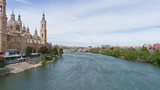 Basílica del Pilar y el Ebro en Zaragoza